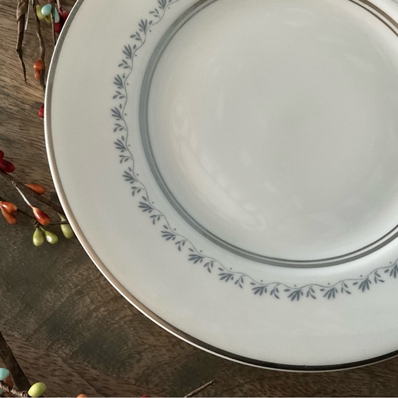 Set of Royal Doulton Bread Plate Tiara 6.5โ English Fine Bone China - Picture 4 of 6